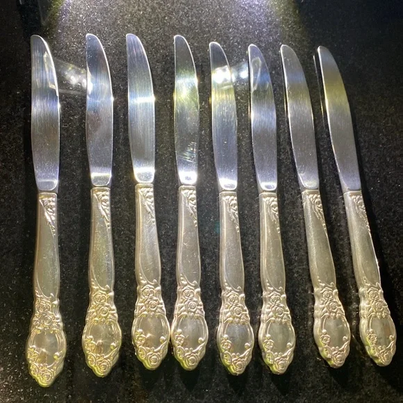 Vintage Oneida Ltd Silversmiths Flatware Set of 45 Pieces with Anti Tarnish Box - Picture 11 of 17
